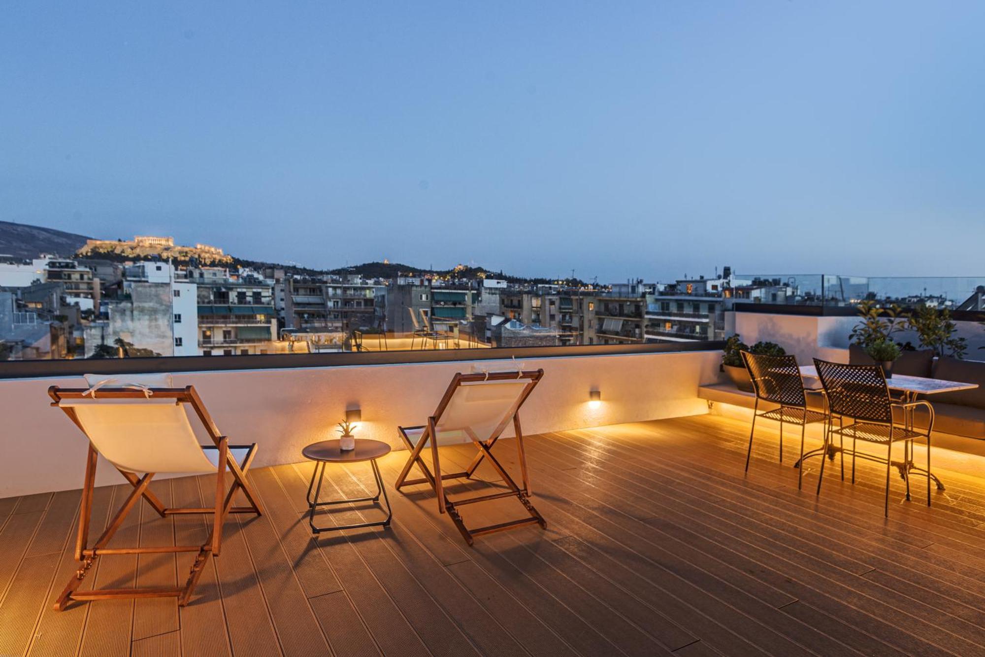 The Meta - Rooftop Access Downtown